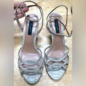 Ann Taylor Cream heels. Size 8M.